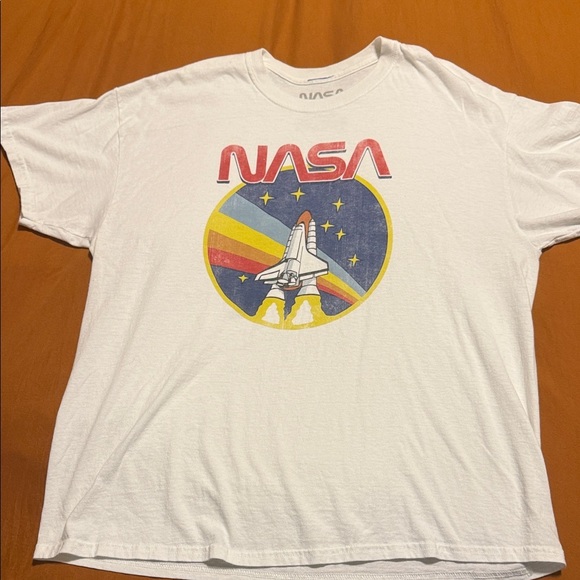 Other - Men’s White NASA Graphic T-Shirt Size XL